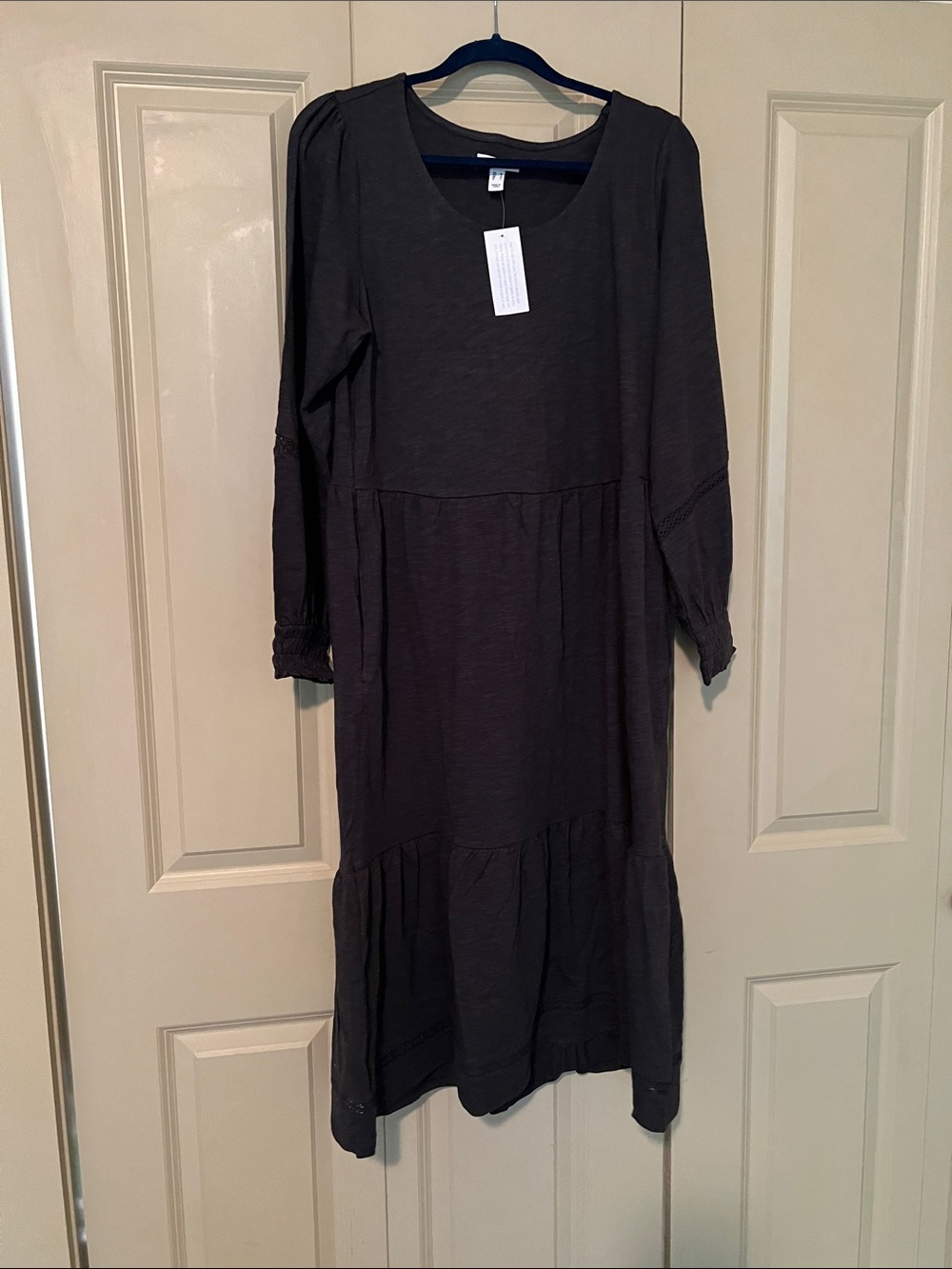 WOMEN Tiered Long Sleeve Midi Dress in Dark Gray